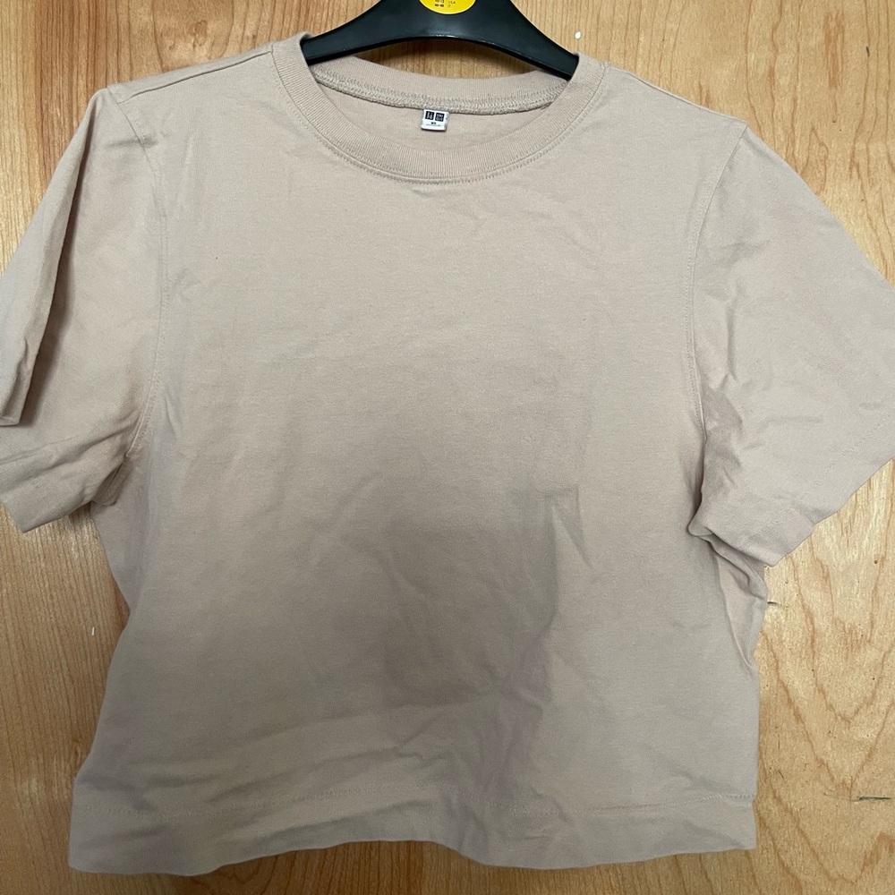 Uniqlo Boxy Tee Crop Shirt